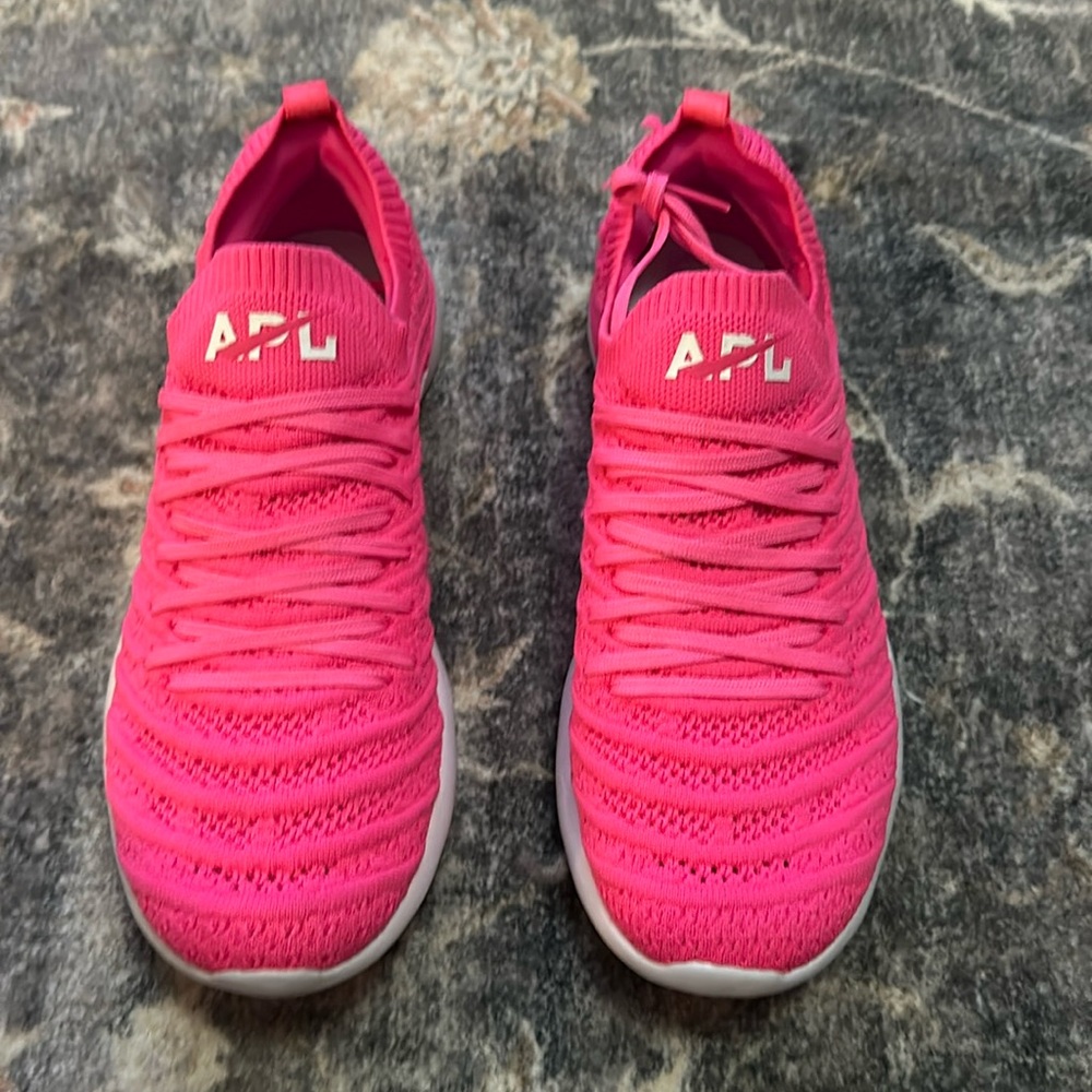 Like new! APL Women's TechLoom Wave Running shoes, Sz 7.5 US Women’s
